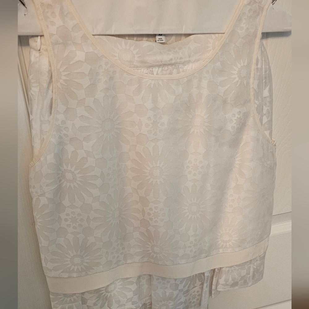 Elizabeth and James Textured White Top